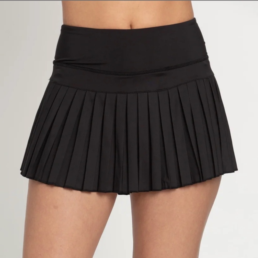 Gold Hinge Black Pleated Tennis Skirt